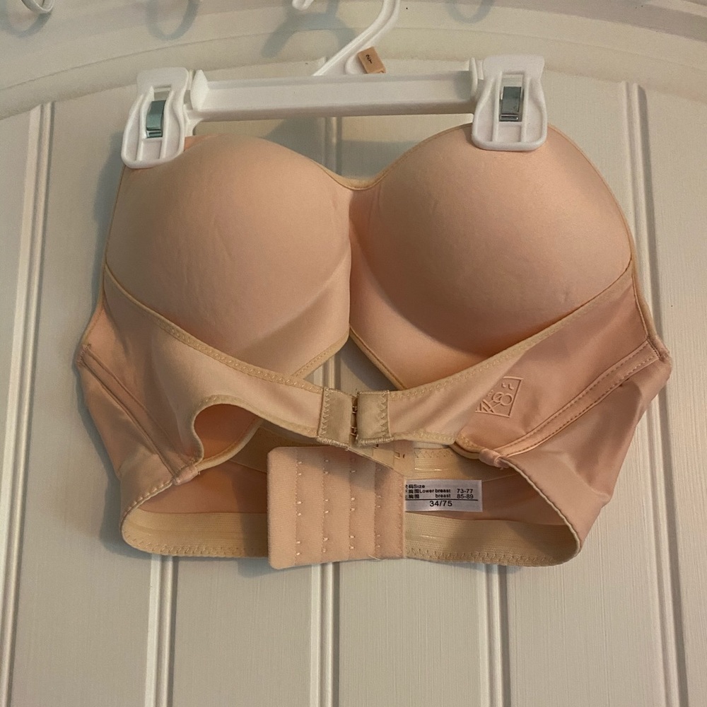 Strapless push-up bra